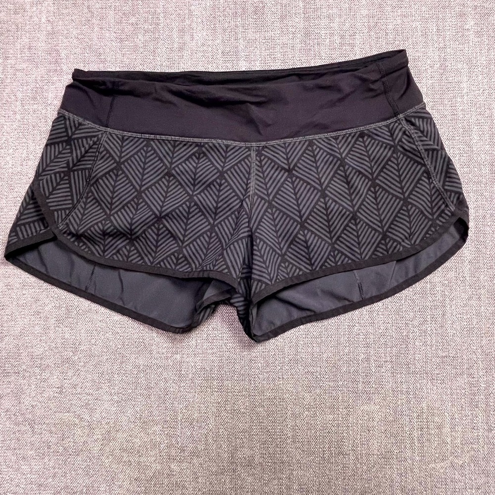 Lululemon Athletic Running Speed Shorts Womens 8 Diamond Coal 4-Way Stretch